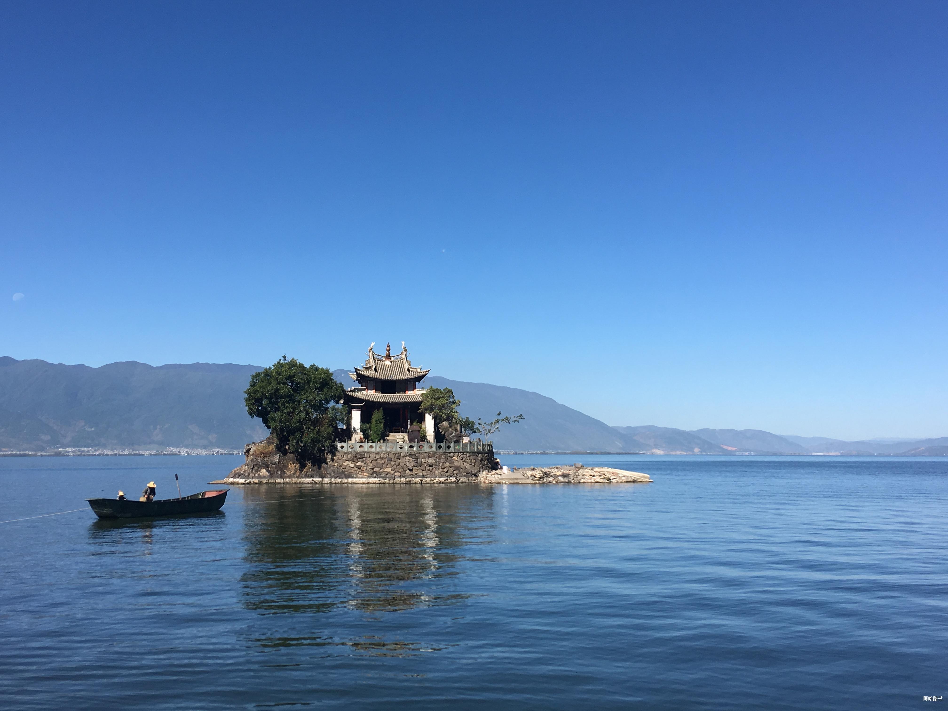 小普始建于明朝,为亭阁式建筑,在洱海里,小普可以说是