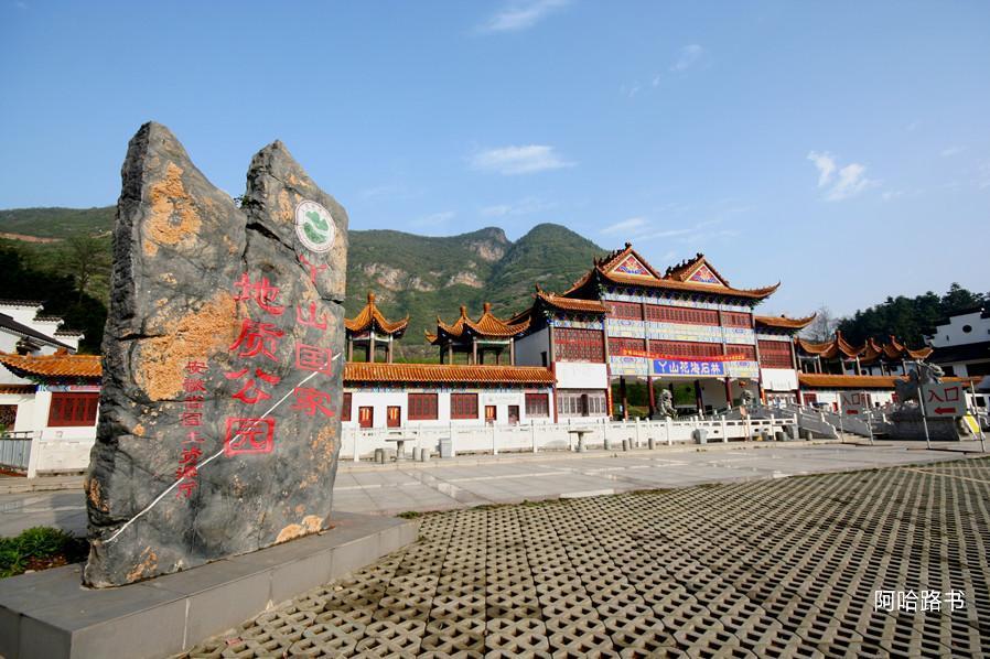 游玩:59分钟 :0797-8731668 景点描述:丫山风景区以丫山